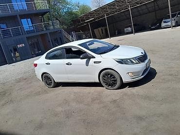 Транспорт: Kia Rio: 2015 г., 1.4 л, Механика, Бензин, Седан — 2