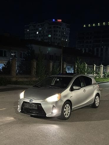 Продажа авто: Toyota Prius C: 2012 г., 1.5 л, Вариатор, Гибрид, Хэтчбэк — 1