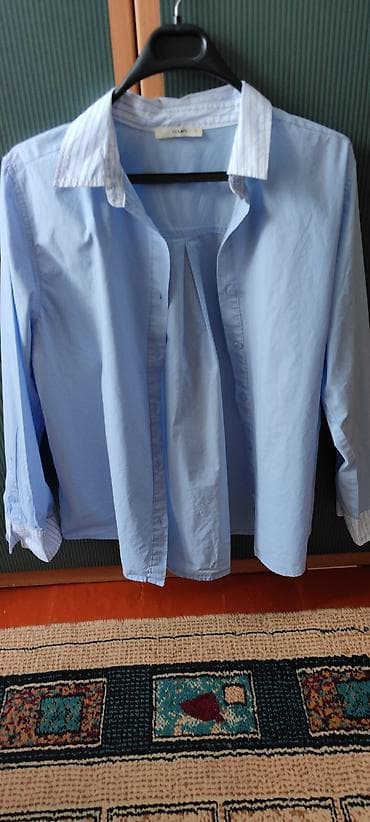 с воротником: Классическая женская рубашка COLIN'S светло-голубого цвета. Модель с — 1