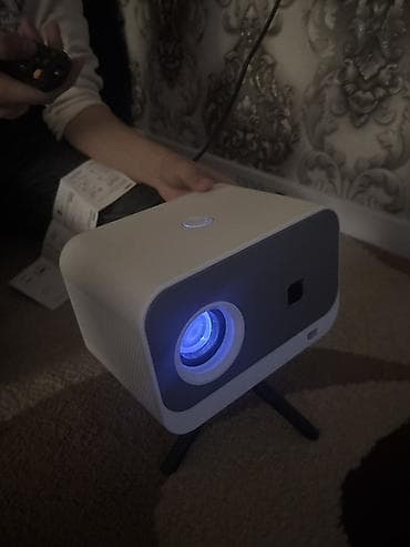 Другое ТВ и видео: Смарт‑проектор на штативе (портативный, LED) - Компактный кубический — 1