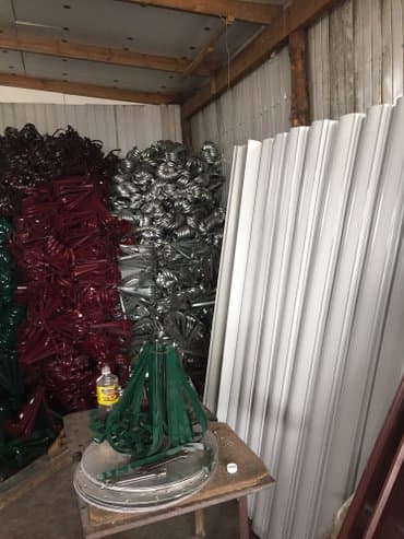 уголок металлический: Жестяные изделие конек 12х12, 15х15. жалоба сливы все цвета. джи — 7