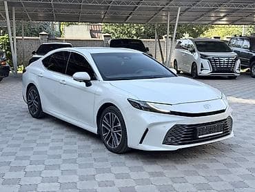 Toyota Camry: 2024 г., 2.5 л, Автомат, Бензин, Седан
