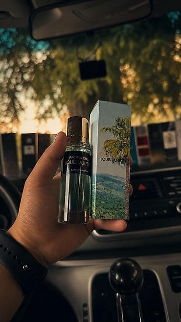 женское духи: Ароматы 50 мл (1.7 fl. oz), в фирменных коробках: - Louis Vuitton — 7