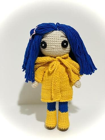 Вязаная мягкая игрушка — Коралина в стране кошмаров - Размер