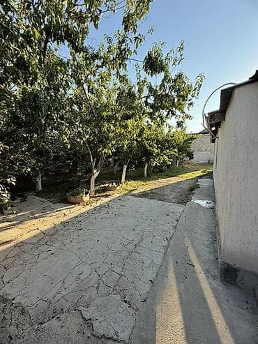 Продажа домов: 🏡 **Продаётся дом с участком в Ак-Ордо-1!** 📍 Район: Ак-Ордо-1 📐 — 4