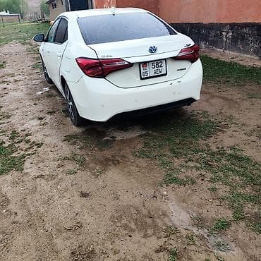 Toyota Corolla: 2018 г., Гибрид, Седан