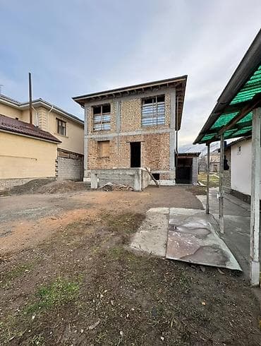 дом недостроенный: Продается капитальный двухэтажный дом в стадии строительства.Есть — 2