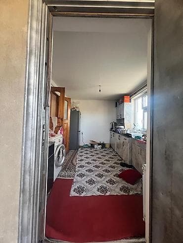 ищу дом г токмок: 📍 ж/м Арча-Бешик 🔘3-комнаты 🔘60м² Продаётся уютный дом в жилмассиве — 9