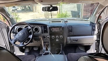 Toyota Sequoia: 2009 г., 5.7 л, Автомат, Бензин, Внедорожник — 9