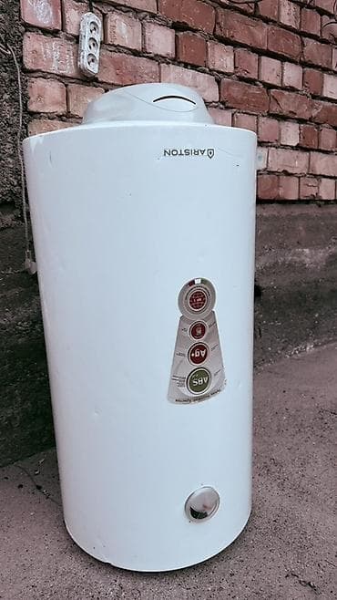 xeon 1270: Накопительный водонагреватель Объем бака: 90 л, Ariston, Электрический, Регулятор температуры, Эмалированная сталь, Б/у — 3