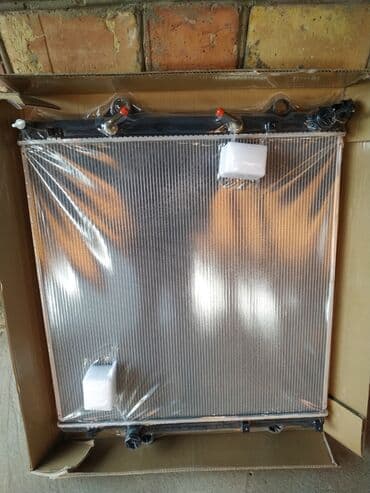 Радиатор на Lexus JX-460 новый