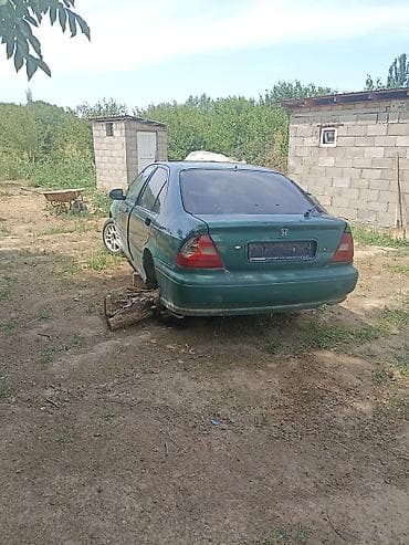 дамкрат авто: Honda Civic, седан, зеленый цвет, ориентировочно конец 1990‑х – начало — 1
