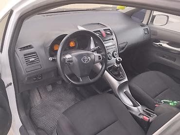 corolla e120: Toyota Auris: 2010 г., 1.4 л, Механика, Дизель, Хэтчбэк — 5