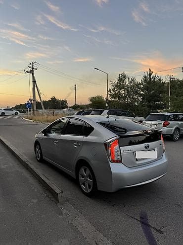 Toyota Prius: 2015 г., 1.8 л, Вариатор, Гибрид — 4