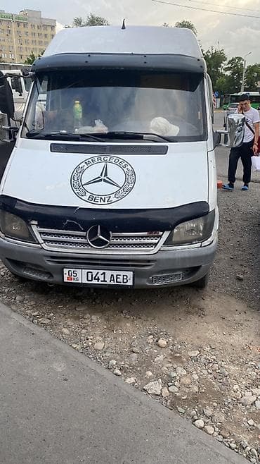 поворотник на спринтер: Mercedes-Benz Sprinter — грузовой фургон белого цвета с высокой крышей — 4
