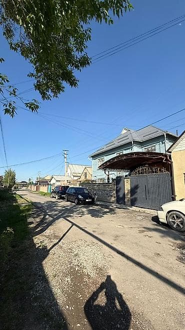 продаю дом ак ордо 1: 🏡 ПРОСТОРНЫЙ ДОМ | ж/м АК-ОРГО | 8 СОТОК 📍ж/м Ак-Орго 📌 От Лущихина — — 4
