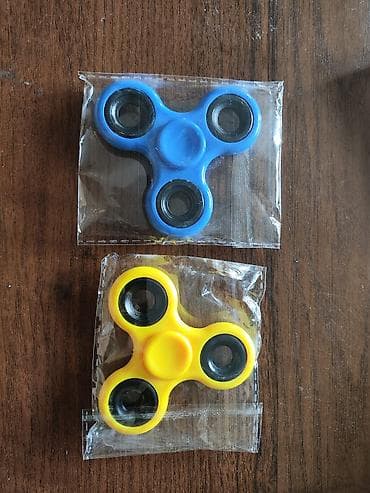 Свадебные платья и аксессуары: Спиннеры антистресс, 3‑лепестковые Описание: - Набор из двух — 1