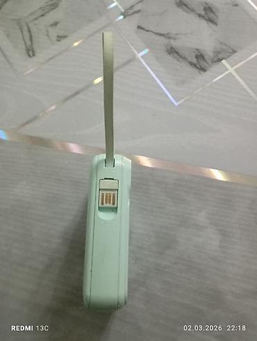 беспроводные наушники б у: Универсальный внешний аккумулятор с встроенными кабелями — 3