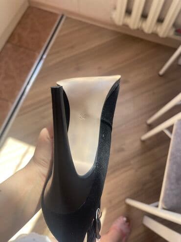 сапоги из натурального меха и кожи: Продаю почти новые Деми полу сапог на каблуках в идеальном состоянии — 4