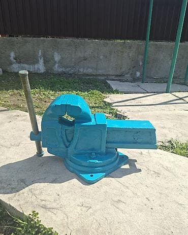 чертежный инструмент: Продаю инструменты СССР. 1) Сверлильный станок 30 тыс. 2) Наковальня — 3