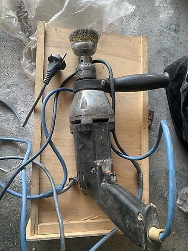 берем: Дрель электрическая с насадкой-щёткой по металлу. Особенности: - — 1