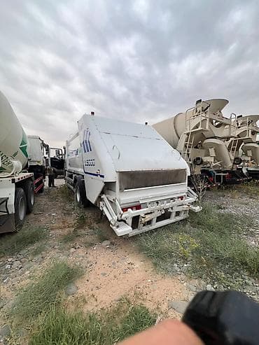 Мусоровоз SHACMAN L3000 240, надстройка LS5000 - Шасси: SHACMAN L3000 — 4