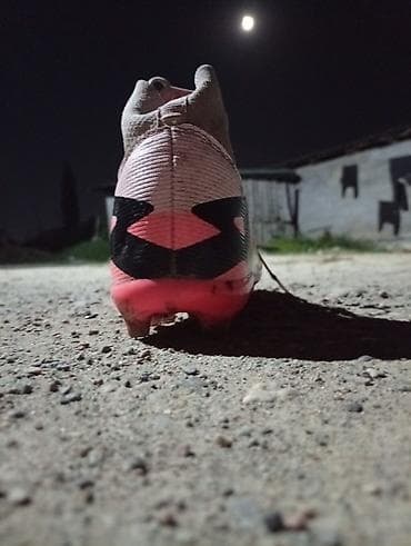 фудбольные красовки: Футбольные бутсы с шипами для натурального газона я брал за 2000 одам — 4