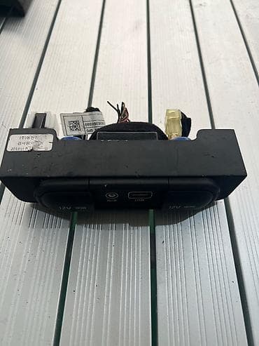 philips xenium w8510: Блок прикуривателя/мультимедийных разъёмов для Kia K5 (JF), 2018 г. - — 1