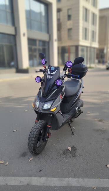 где можно купить мотоцикл: Макси-скутер 180 куб. см, Бензин, Б/у — 1