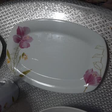 посуда кастрюли: Продаю сервис ра 8 персон. 3 вида тарелок. 8 кружек. Глубокая большая — 4