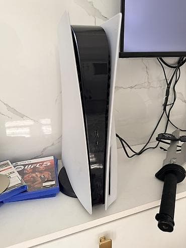 Игровая консоль PlayStation 5 (дисковая версия) с комплектом