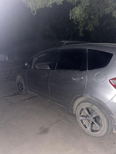 Honda Fit: 2009 г., Хэтчбэк — 2