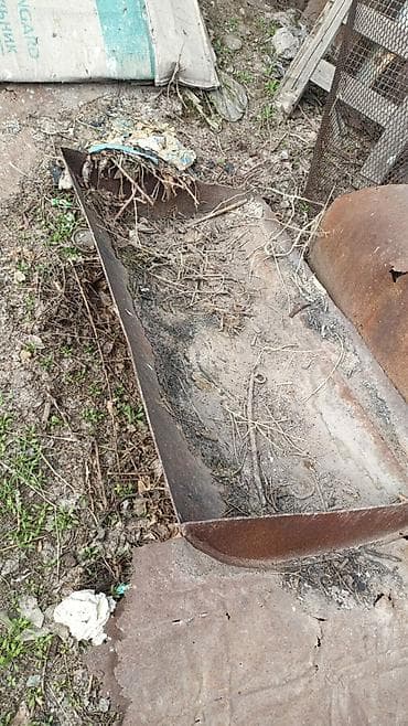 Большое металлическое корыто доя хоз нужд. Подойдет доя кормления