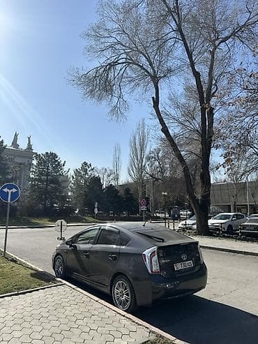 lada priora: Toyota Prius: 2015 г., Гибрид, Хэтчбэк — 4