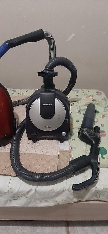 aura roboclean: Два пылесоса с комплектом насадок. 1) Samsung 1500W - Мощность: 1500 — 5