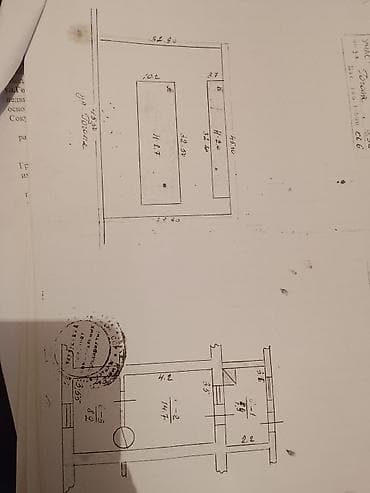 7 микра район: Продаётся кв барачного типа из 3х комнат.Имеется вода Аристон.Газовая — 1