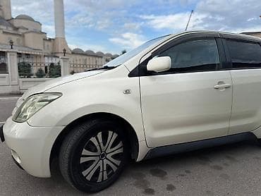 портер рядом: Toyota Ist: 2003 г., 1.5 л, Автомат, Бензин, Хэтчбэк — 6