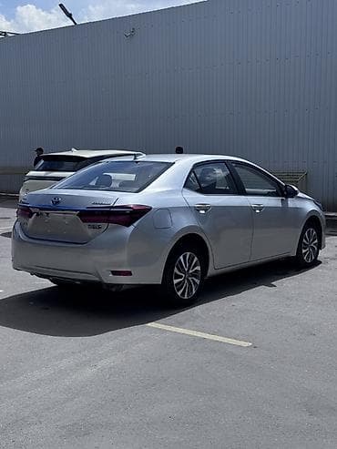 coroll: Toyota Corolla: 2019 г., 1.8 л, Автомат, Электромобиль, Седан — 4