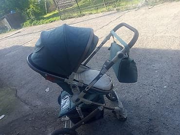 Прогулочная коляска с поворотным блоком и большим капюшоном - Тип