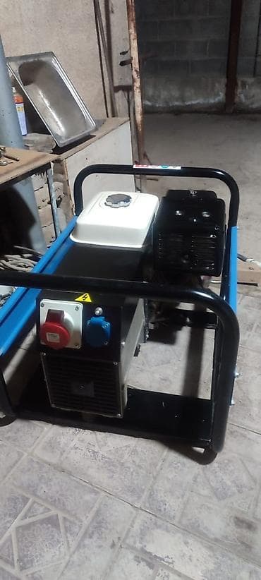 зеркало с комодом: Бензиновый генератор SDMO HX 5000 T (трехфазный) в идеальном состоянии — 1