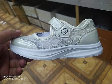 Детские кроссовки/полуботинки светлого оттенка с кружевными вставками