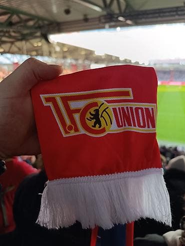 Женские брюки: Футбольный шарф. Лига чемпионов. Новый. Есть три штуки, привёз из — 2