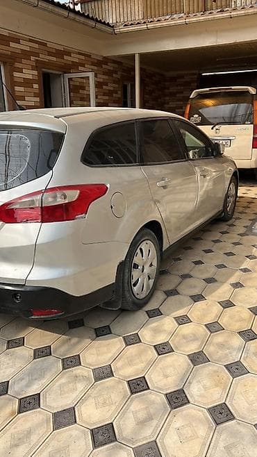 Ford Focus: 2013 г., 1.6 л, Механика, Бензин, Универсал