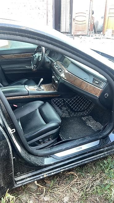 bmw e70: BMW 750Li xDrive (F02), длинная база. Срочно. Мотор стукнул — 8