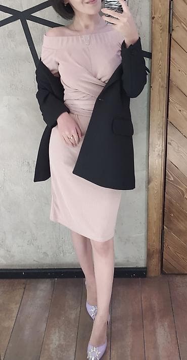 Нежное необычное платье с длинной завязкой по талии, рукава короткие