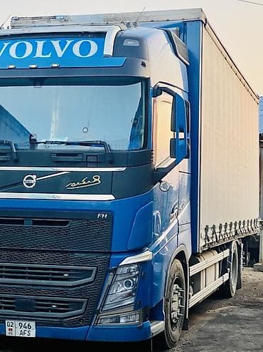 suzuki katana: Тягач, Volvo, 2014 г., Тентованный — 4