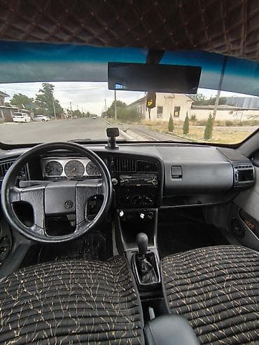 балыкчы пляж: Volkswagen Passat: 1990 г., 1.8 л, Механика, Бензин, Седан — 7