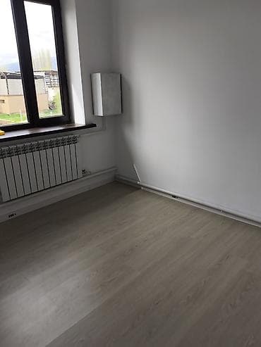 Светлая комната с отделкой под ключ. - Планировка: изолированное