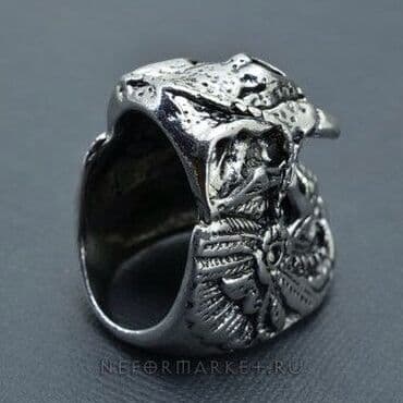 самые красивые свадебные платья в мире: Кольцо костет - череп 
титановый массивный
большой размер — 3