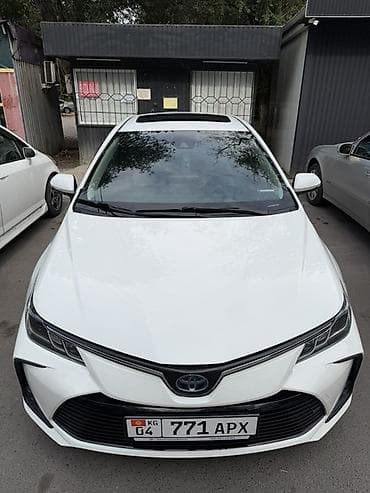 Toyota Corolla: 2021 г., 1.8 л, Вариатор, Гибрид, Седан